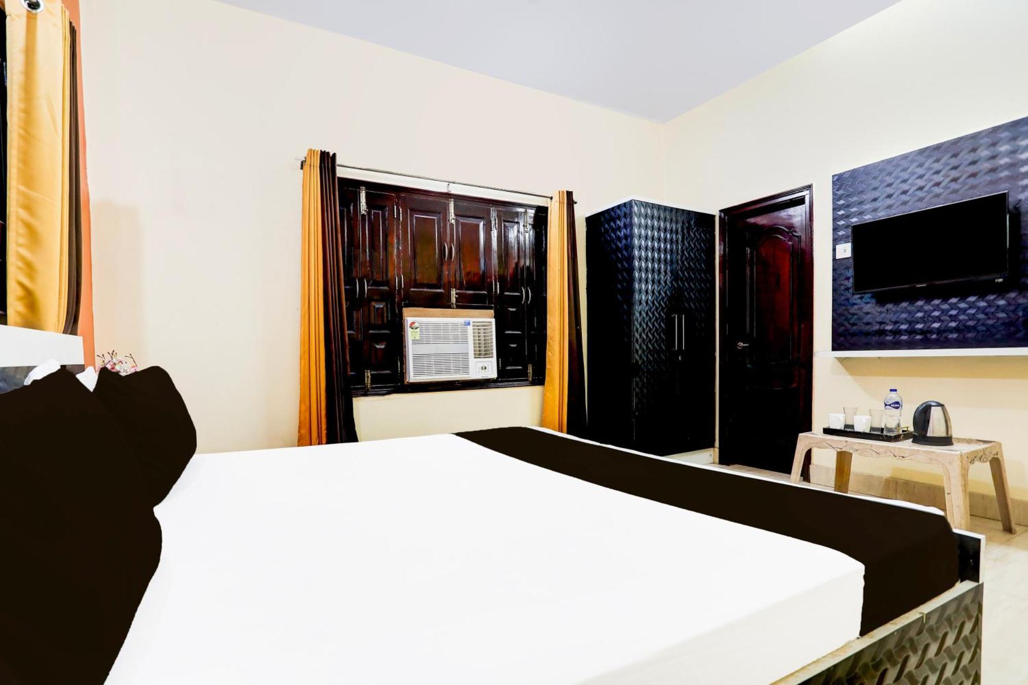 Hotel O R B Palace Bénarès Extérieur photo