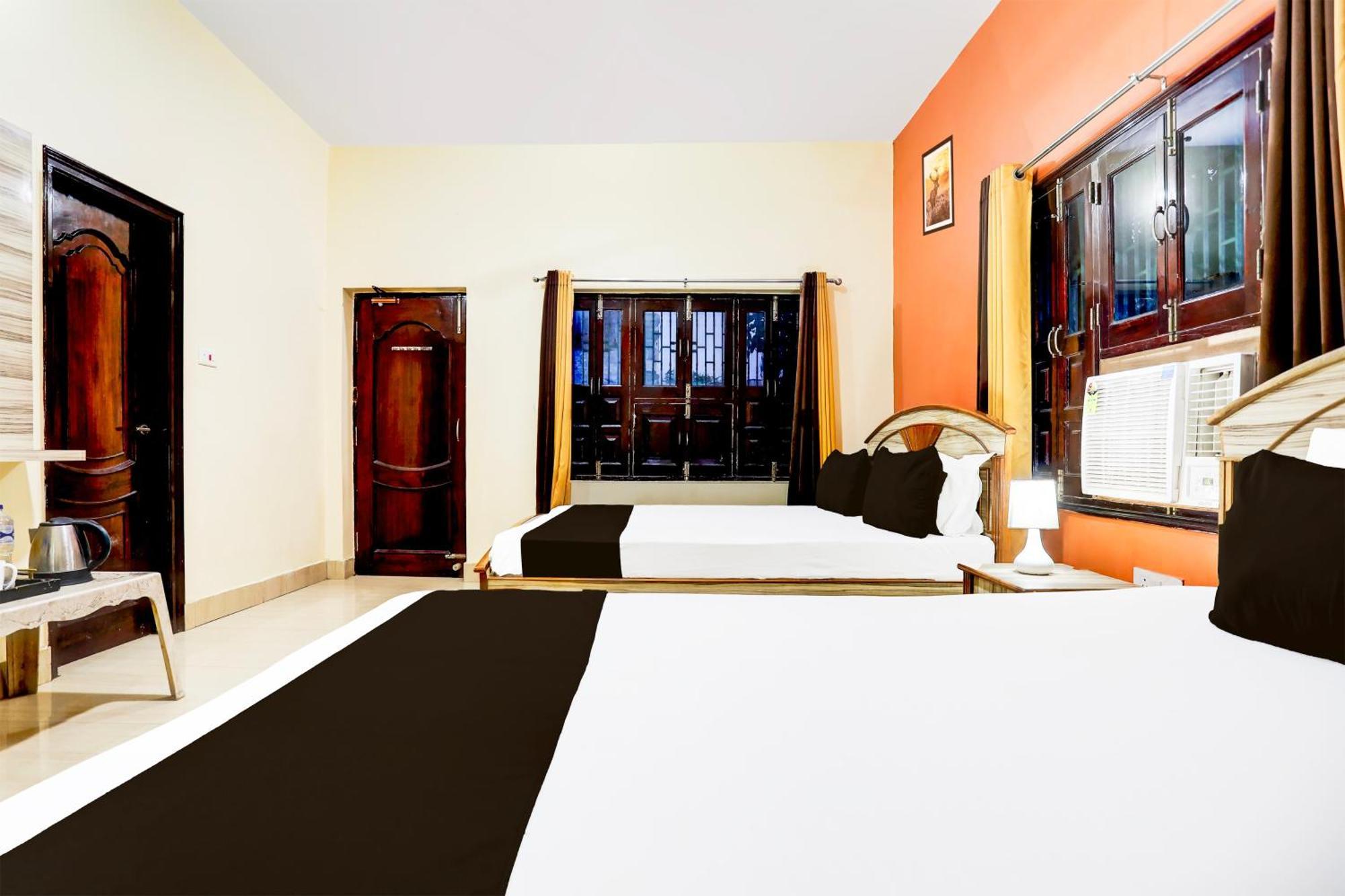 Hotel O R B Palace Bénarès Extérieur photo