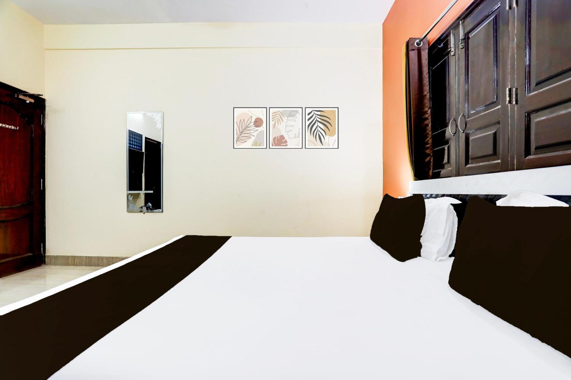 Hotel O R B Palace Bénarès Extérieur photo