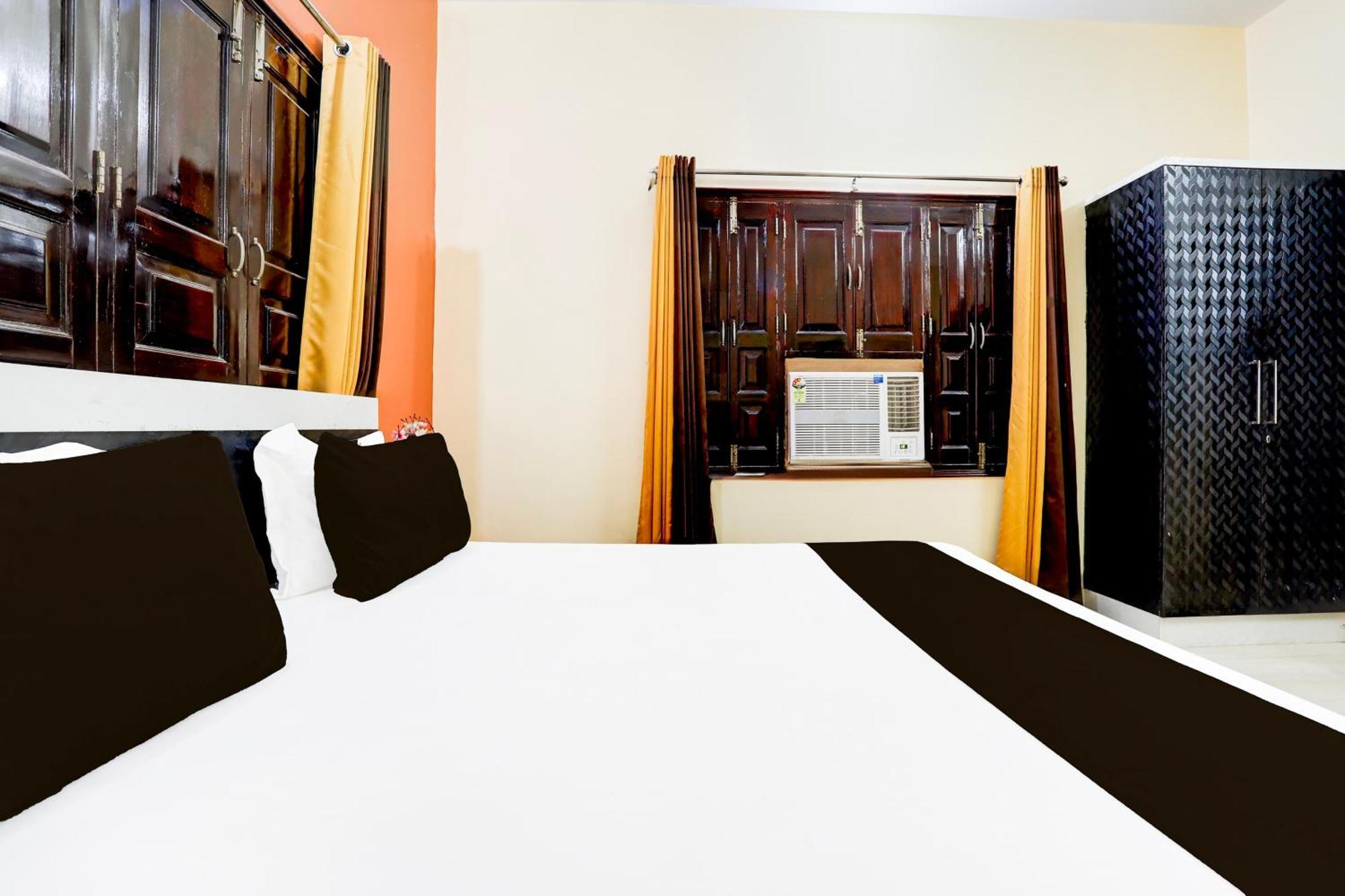 Hotel O R B Palace Bénarès Extérieur photo